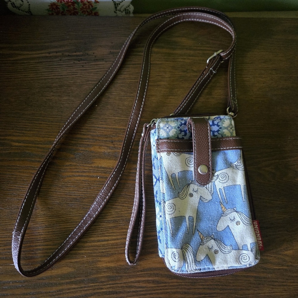 UNIONBAY Unicorn Patterned Crossbody Or Wristlet Wallet - Preloved - Picture 2 of 7